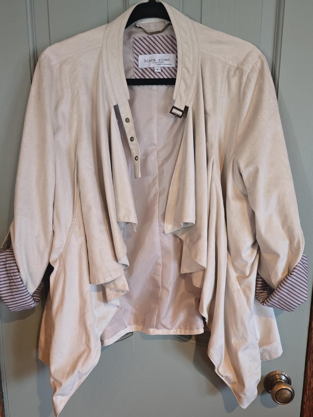 Black Rivet Women’s Cream Draped Waterfall Blazer. SIZE XL